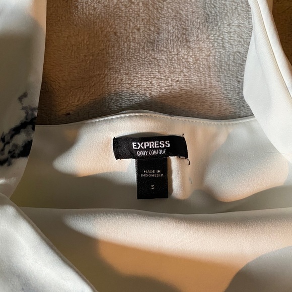 Express halter top - Picture 2 of 3